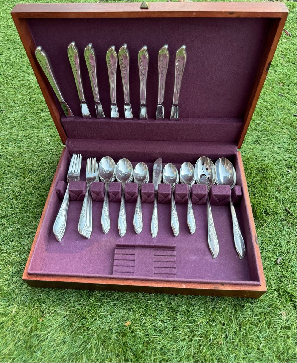 1847 Rogers Bros Springtime Silverplate Flatware Set 52 Pc with Box